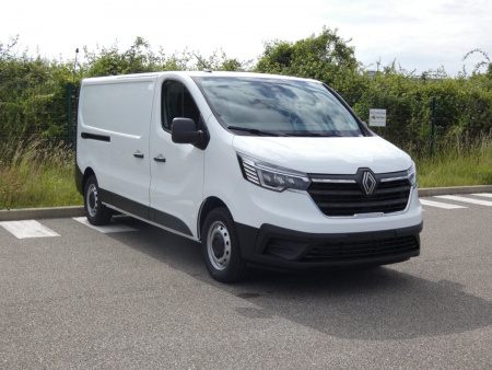 338674_p2 - RENAULT - TRAFIC - 2025