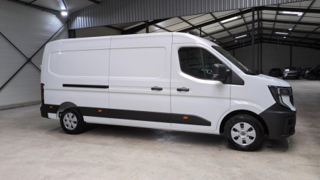 45682_p28 - RENAULT - MASTER - 2025
