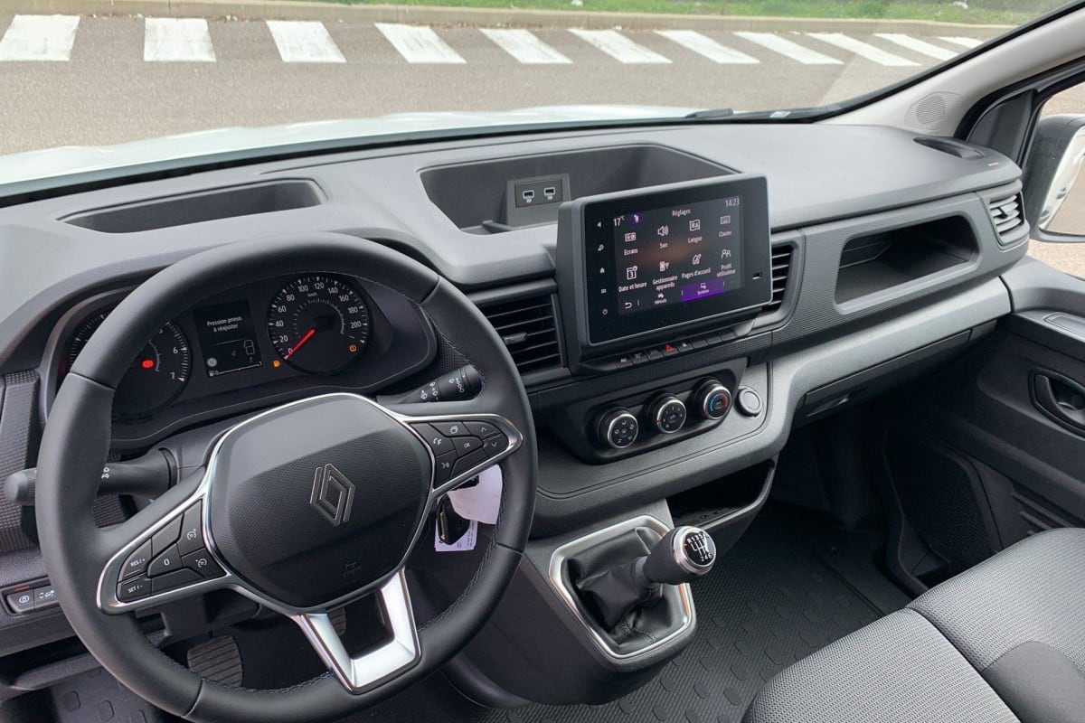 356996_p2 - RENAULT - TRAFIC - 2025 - photo 10
