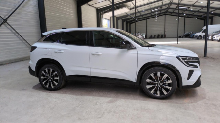 45882_p28 - RENAULT - AUSTRAL - 2025