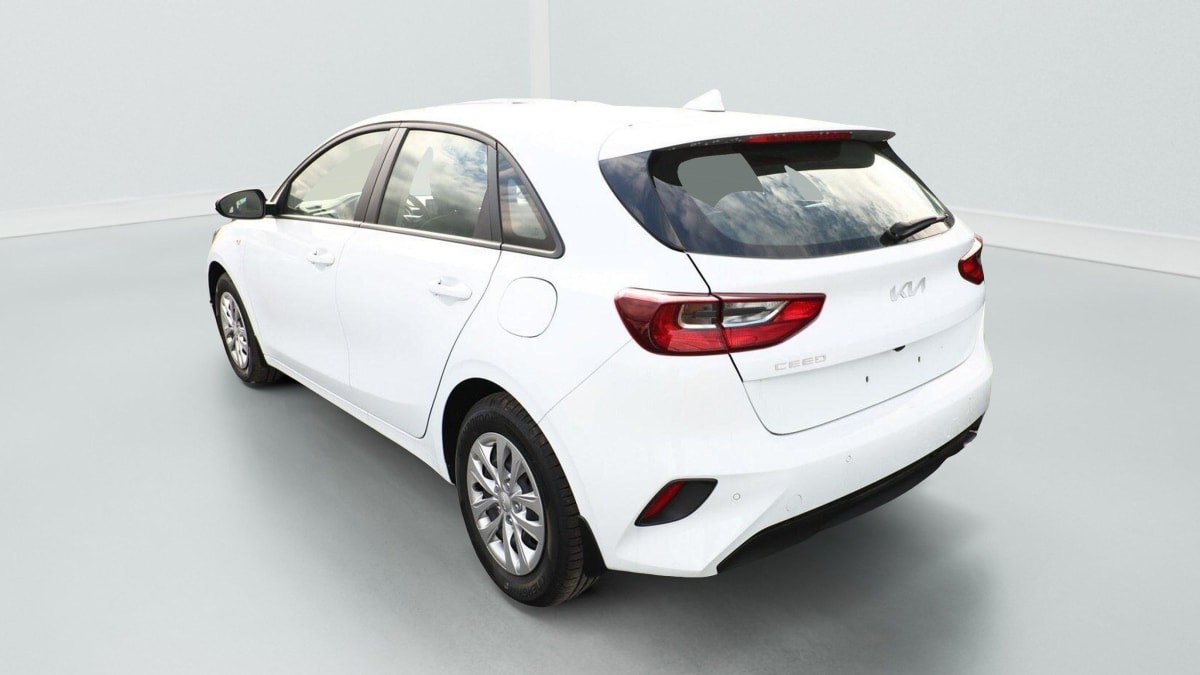 355803_p2 - KIA - CEED - 2025 - photo 3