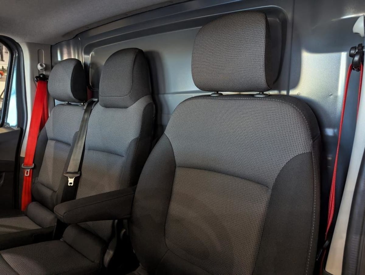 330013_p2 - RENAULT - TRAFIC - 2025 - photo 7
