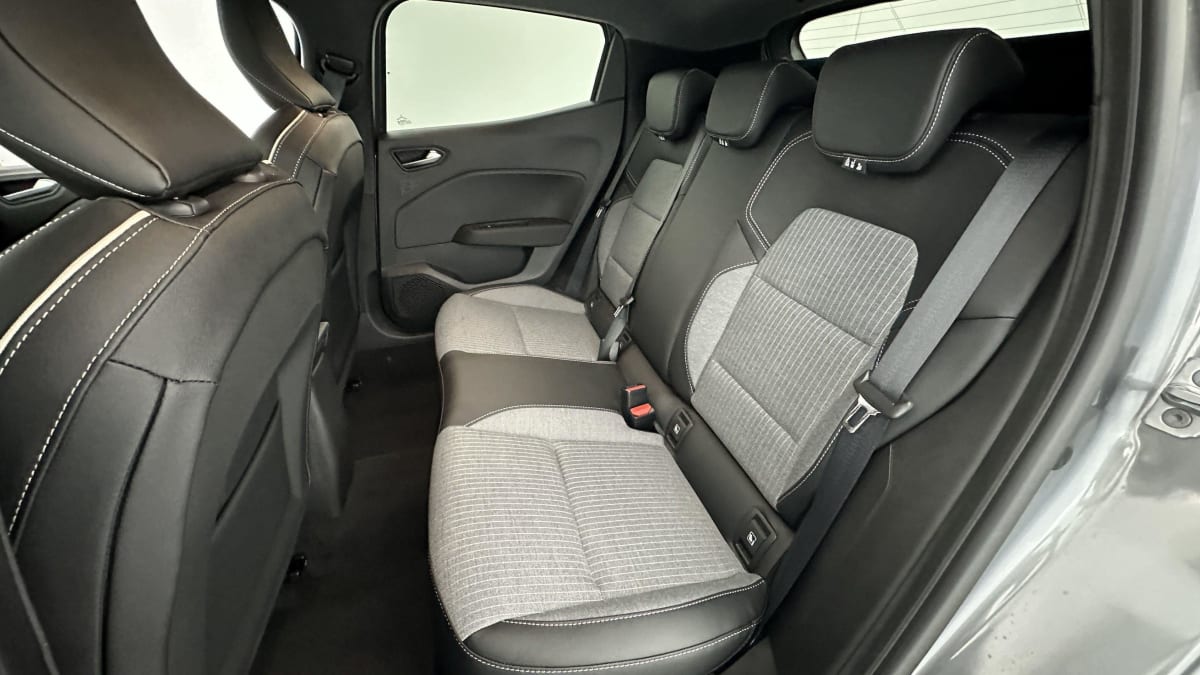 348876_p2 - RENAULT - CLIO - 2025 - photo 10