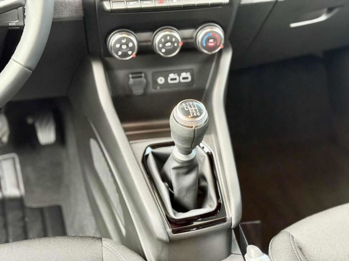 359772_p2 - RENAULT - CLIO 5 - 2025 - photo 9