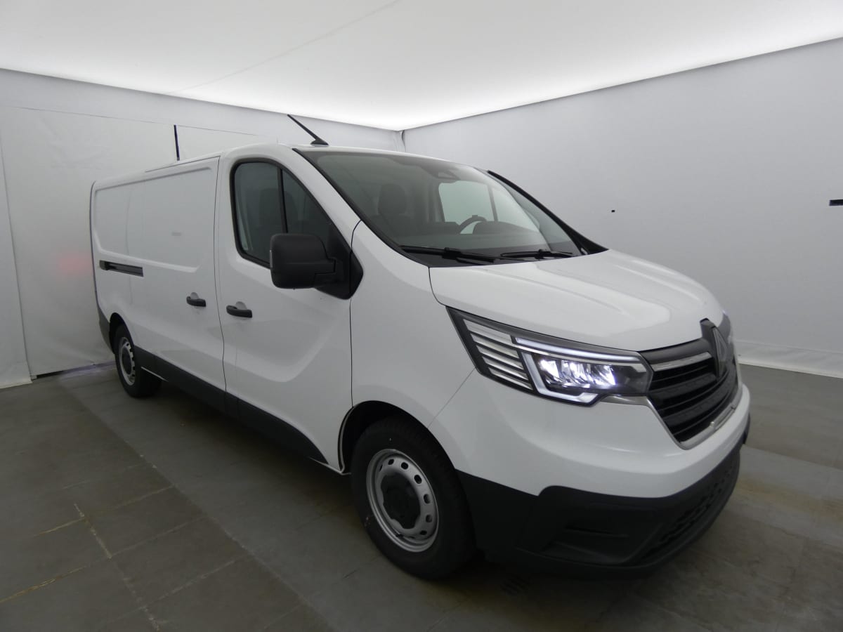 358215_p2 - RENAULT - TRAFIC - 2025 - photo 1