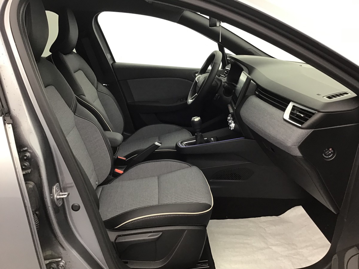 N200900_p3 - RENAULT - CLIO 5 - 2024 - photo 6