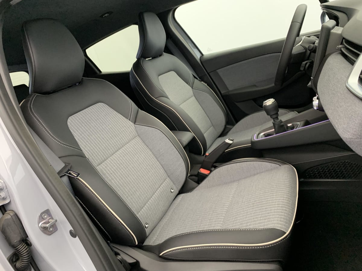 353350_p2 - RENAULT - CLIO 5 - 2024 - photo 9