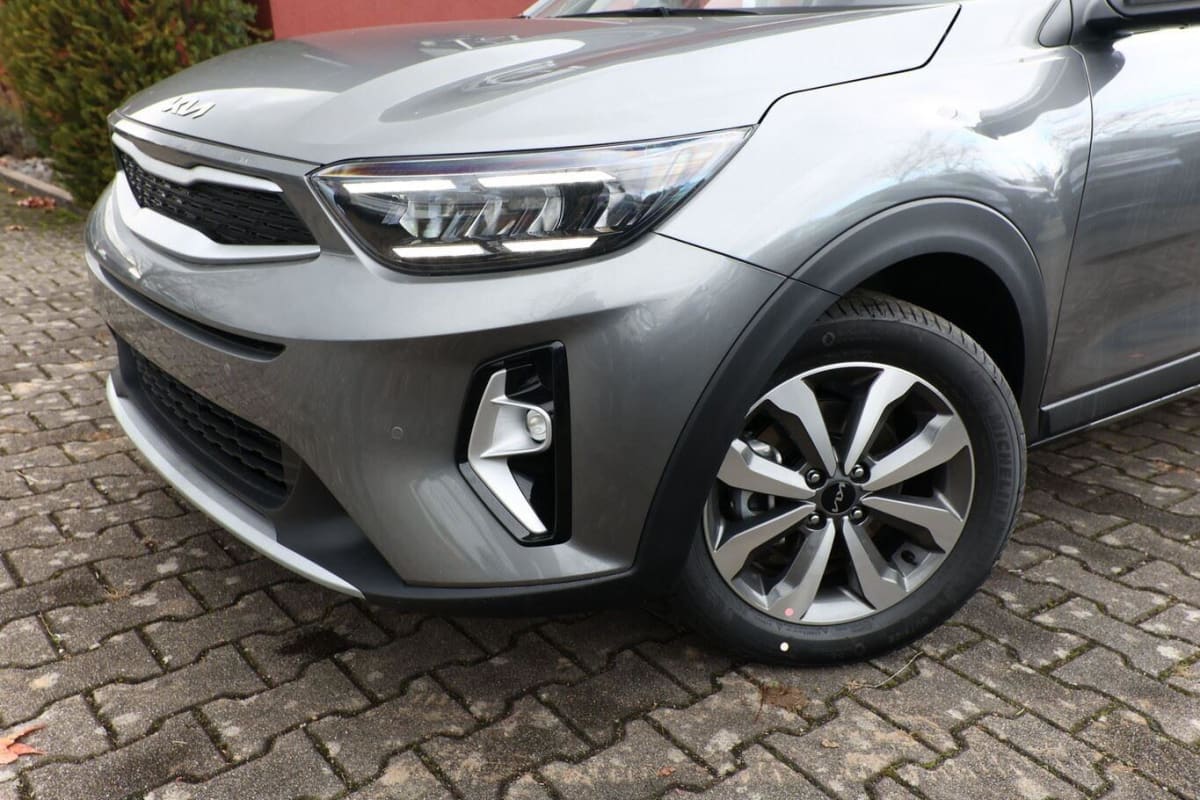 365398_p2 - KIA - STONIC - 2025 - photo 5