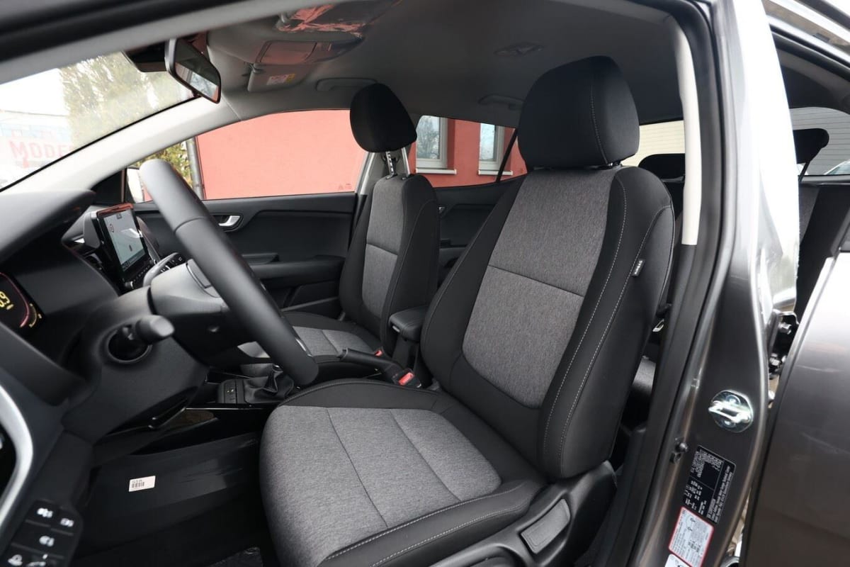 365398_p2 - KIA - STONIC - 2025 - photo 6