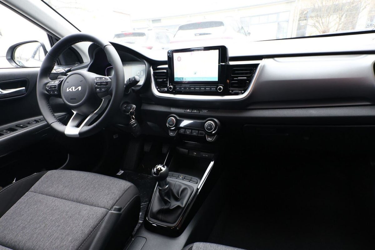365402_p2 - KIA - STONIC - 2025 - photo 9