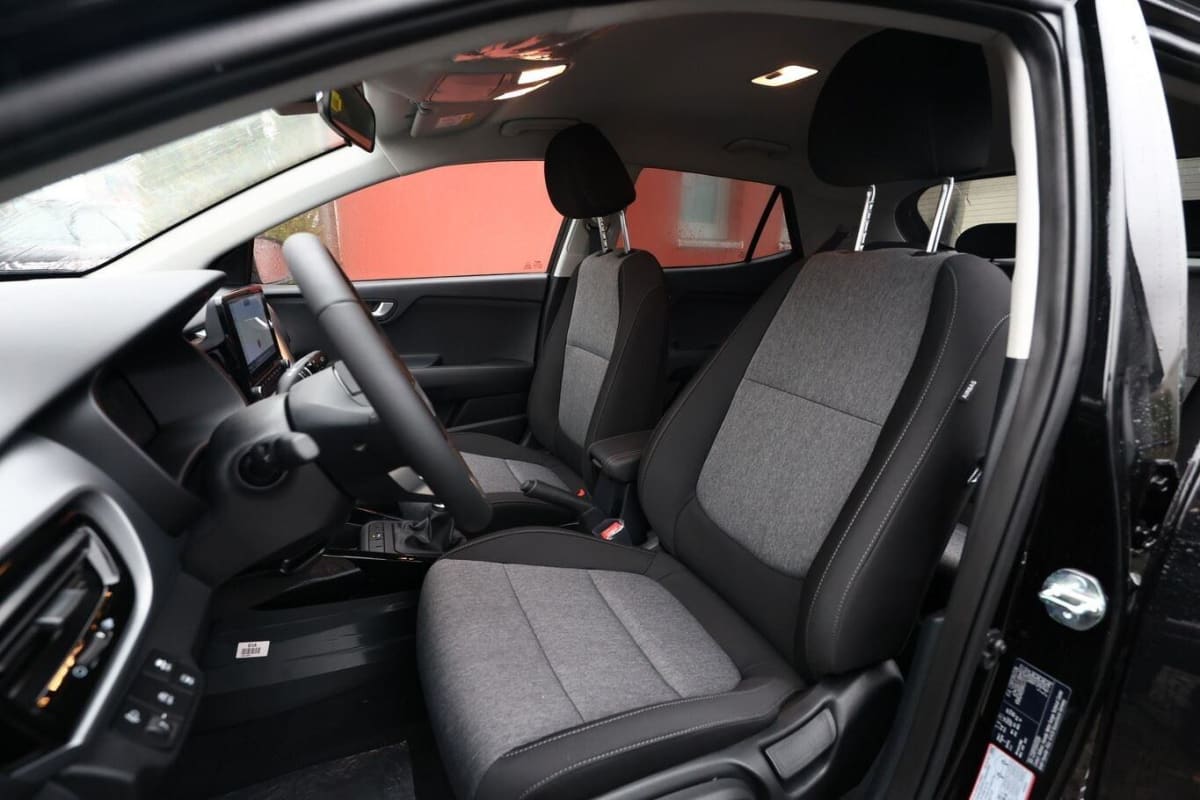 365401_p2 - KIA - STONIC - 2025 - photo 6