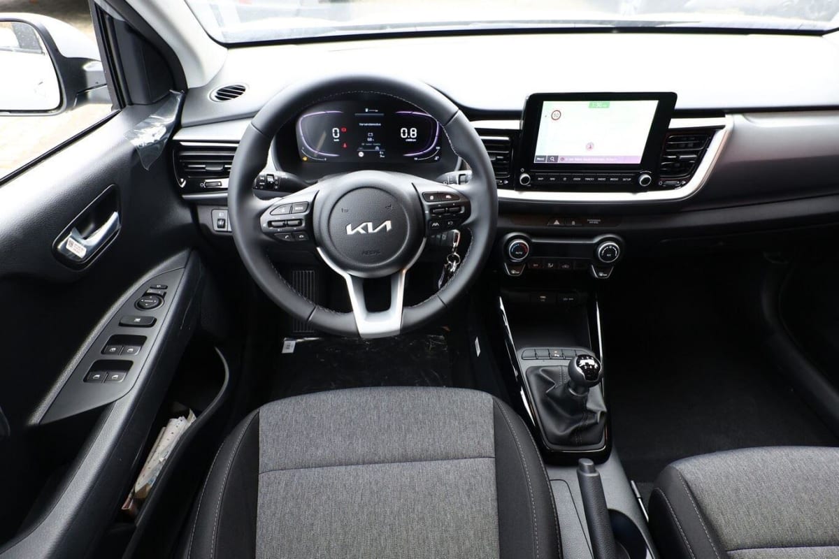 365402_p2 - KIA - STONIC - 2025 - photo 7