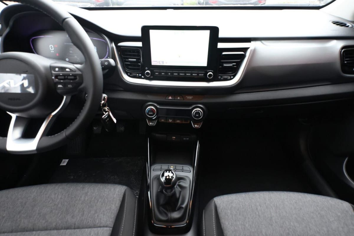 365401_p2 - KIA - STONIC - 2025 - photo 8