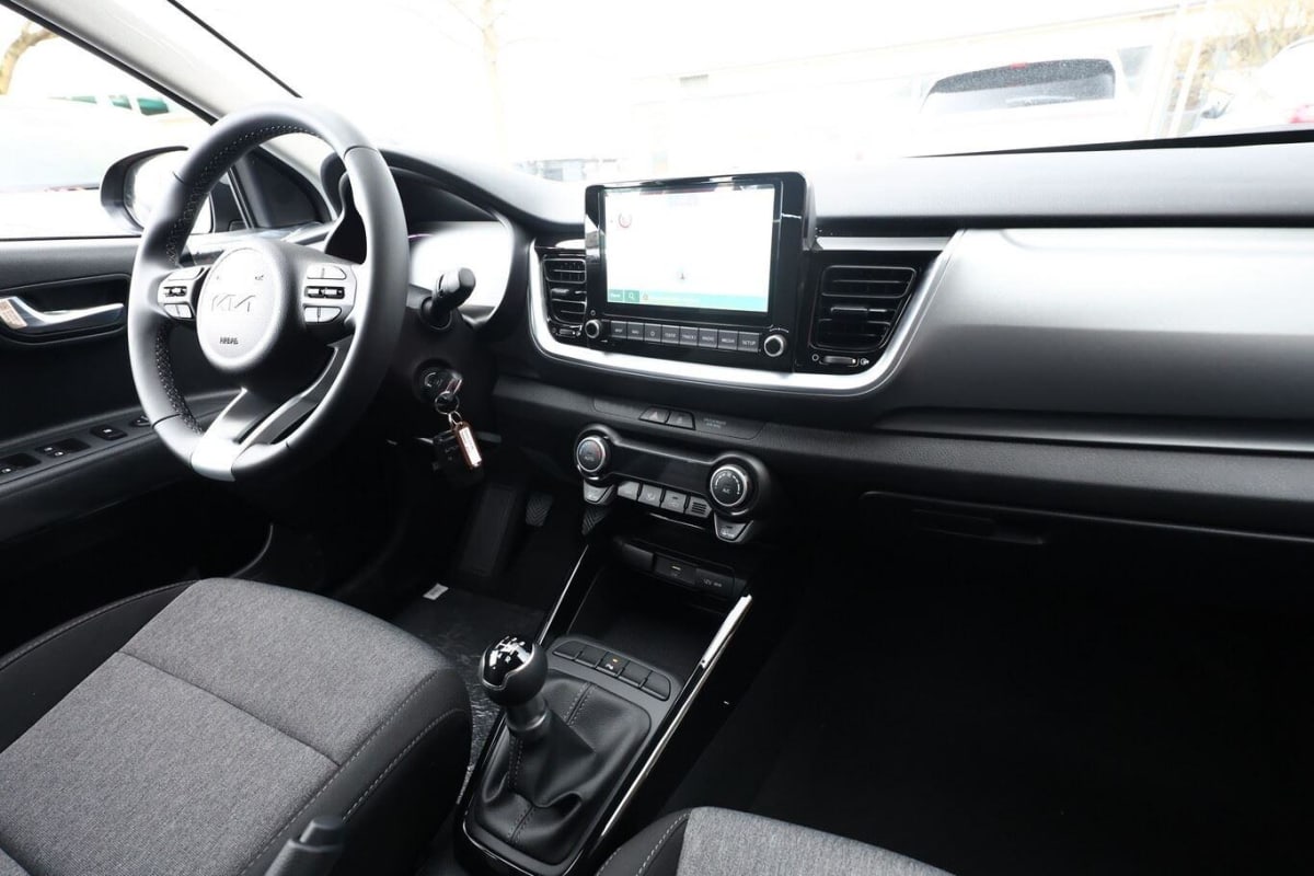 365398_p2 - KIA - STONIC - 2025 - photo 9