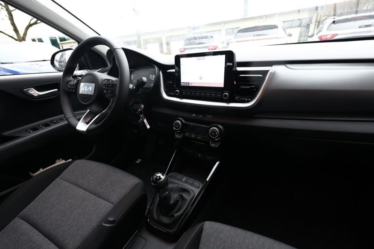 365401_p2 - KIA - STONIC - 2025 - photo 9