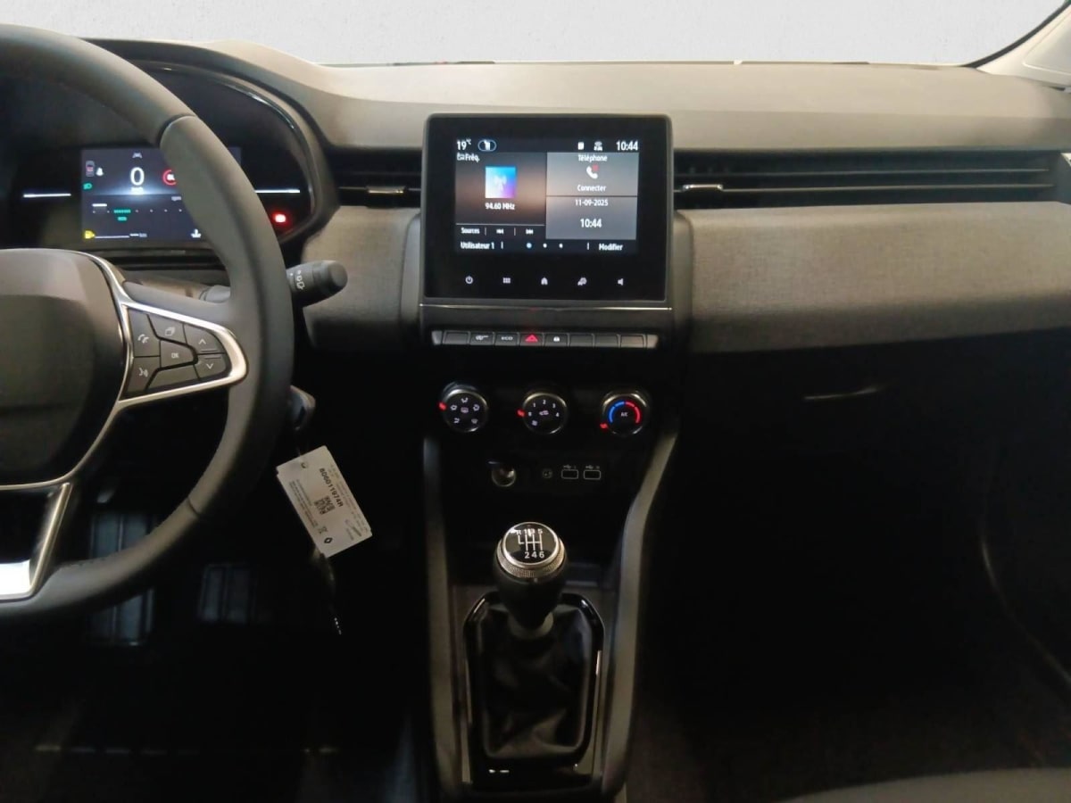 367478_p2 - RENAULT - CLIO 5 - 2025 - photo 10