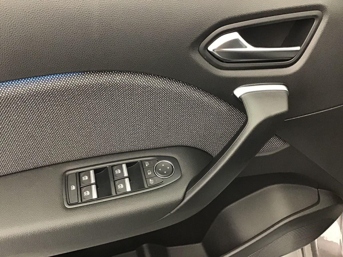 369835_p2 - RENAULT - CAPTUR - 2025 - photo 9