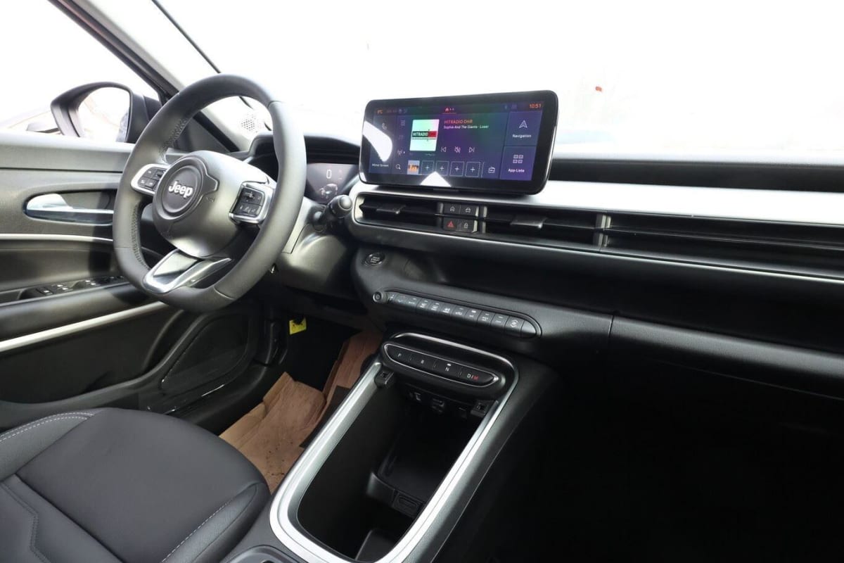 374806_p2 - JEEP - AVENGER - 2026 - photo 9