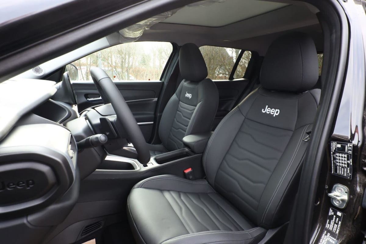 374806_p2 - JEEP - AVENGER - 2026 - photo 6