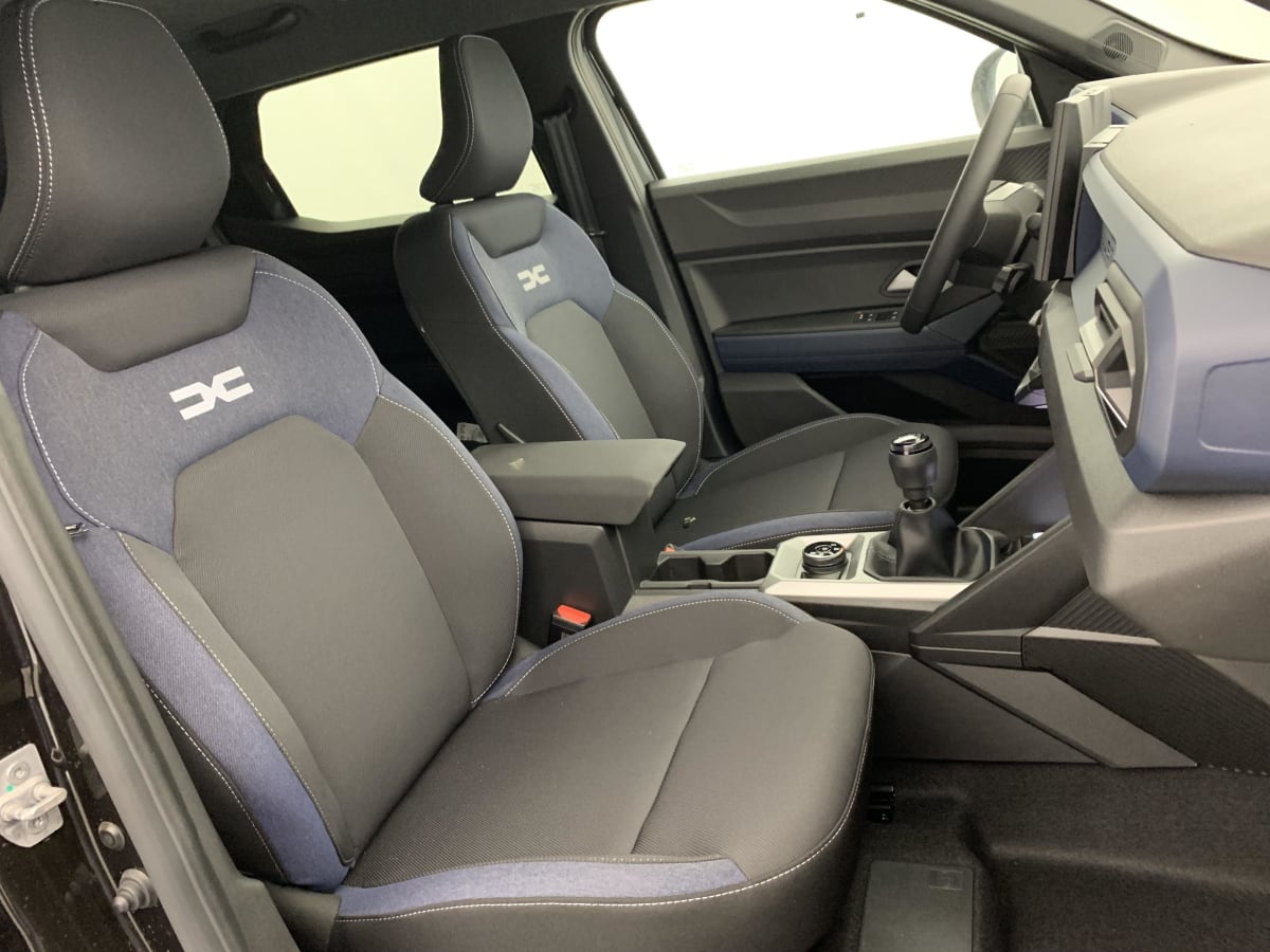 376777_p2 - DACIA - DUSTER - 2025 - photo 9